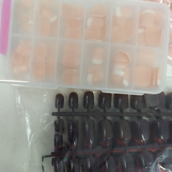 Assorted Nail Tips Set - Picture 4 of 6